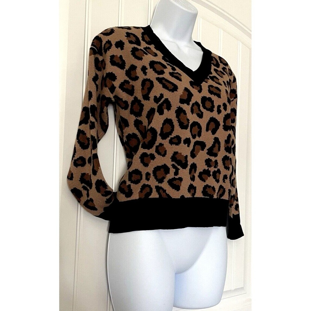 Tahari Womens Size Small V-Neck Soft Pullover Long Sleeve Leopard Sweater